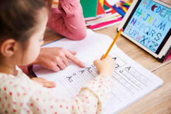 An den Grundschulen in Bünde bekommen ukrainische Kinder Unterstützung.